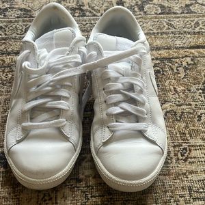 Nike White Womens size 7.5 GUC